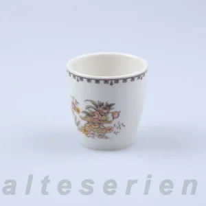Eierbecher auf Fuß