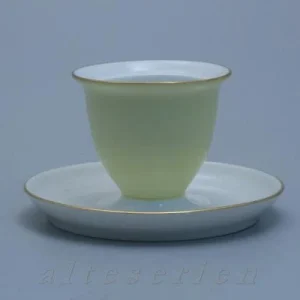 Eierbecher mit Schalenablage