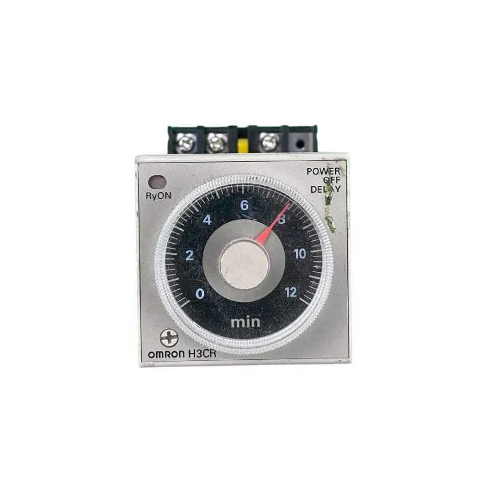 Omron H3CR + P2CF-08 Timer Relais