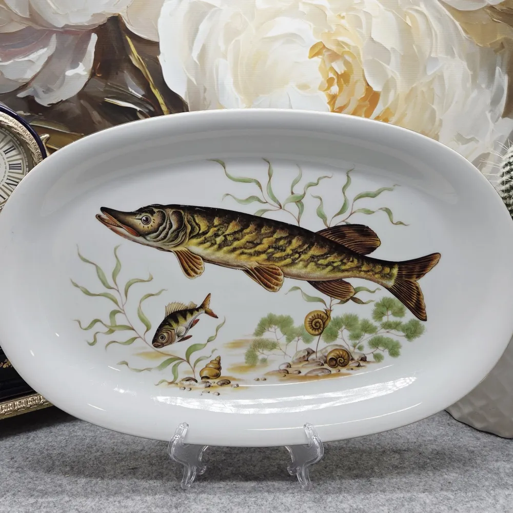"Winterling Porzellan Servierplatte mit Fischmotiv und vergoldetem Rand (36cm.)