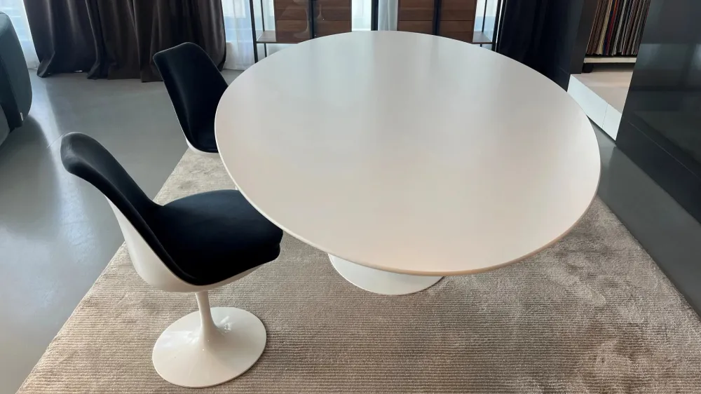 Knoll International Saarinen Stuhl