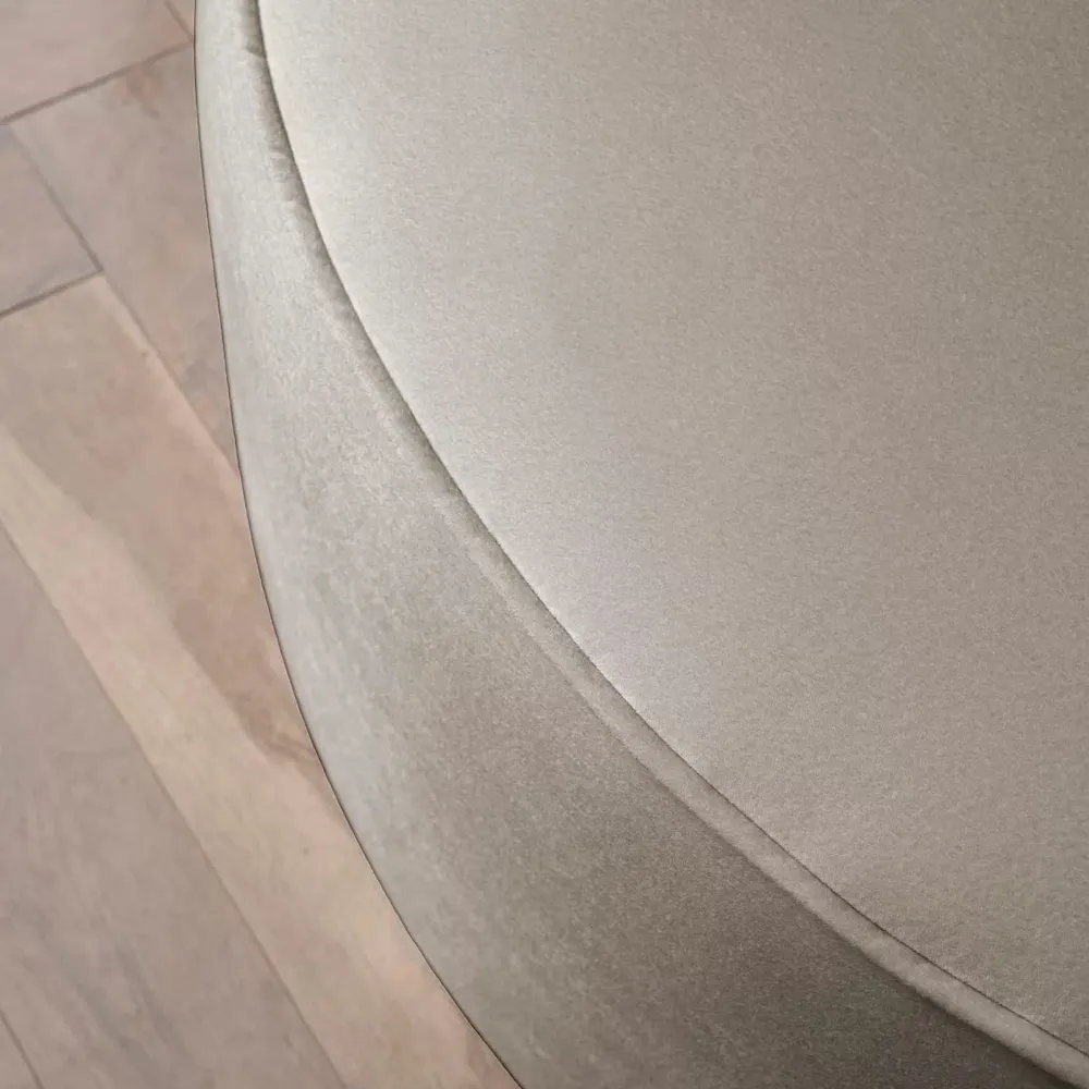 XXL-Sessel mit Hocker Samtoptik taupe – Isalie